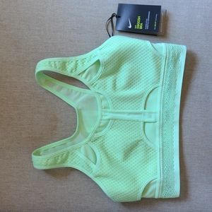 Nike Swoosh UltraBreathe Women's Medium-Support Padded Sports Bra size small NWT
